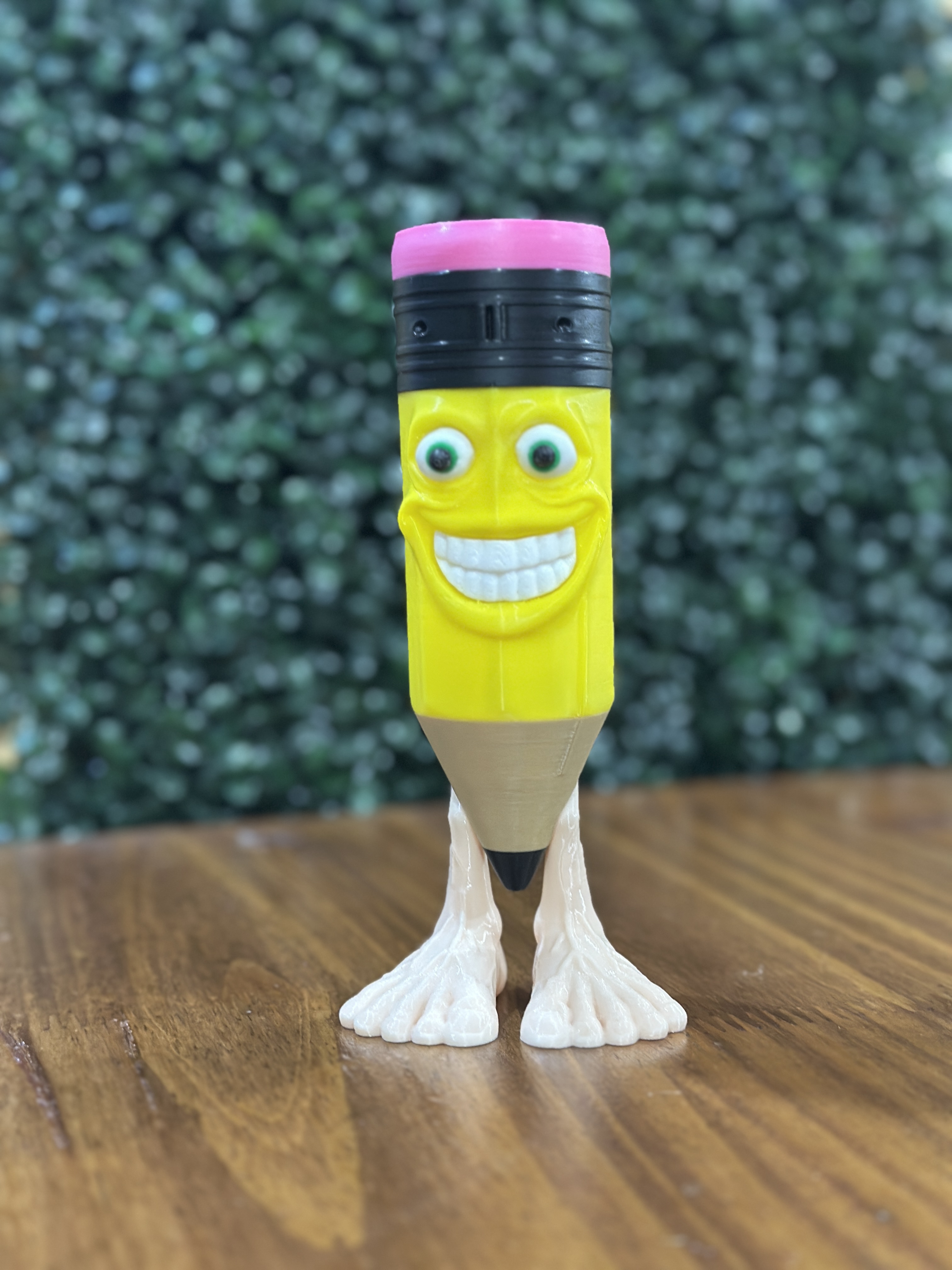 Figura Lápiz Sonriente / Pencil Feet Brainrot Meme 3D ✏️😁🦶✨